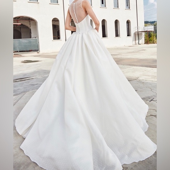 Peter Langner Couture Wedding Gown: Annabelle - Picture 10 of 13